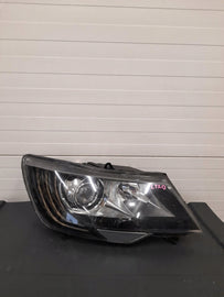 Frontscheinwerfer Skoda Superb Rechts Scheinwerfer Headlight