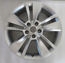 Laden Sie das Bild in den Galerie-Viewer, 1x Alufelge 18 Zoll 7.0&quot; 5x112 43ET 565601025C Skoda Kodiaq Rim Wheel