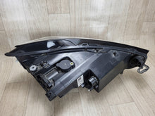 Laden Sie das Bild in den Galerie-Viewer, Frontscheinwerfer Seat Tarraco 5FJ941007J Full LED Links Scheinwerfer Headlight