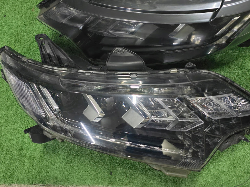 Frontscheinwerfer Mitsubishi Outlander III 8301D3-32 8301D3-31 Full LED Ein Satz