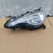 Load image into Gallery viewer, Frontscheinwerfer Toyota 39000-60082 Xenon Links Scheinwerfer Headlight