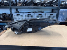 Laden Sie das Bild in den Galerie-Viewer, Frontscheinwerfer Tesla Model 3 1514953-00-D Full LED Rechts Headlight