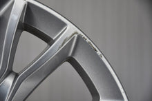 Laden Sie das Bild in den Galerie-Viewer, 1x Alufelge 17 Zoll 7.0" 5x110 39ET Glanz Silber 13276735 Opel Astra H Zafira FEL4878502374jv