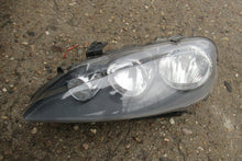Laden Sie das Bild in den Galerie-Viewer, Frontscheinwerfer Alfa Romeo 147 Links Scheinwerfer Headlight SCH9090932218xu