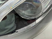 Laden Sie das Bild in den Galerie-Viewer, Frontscheinwerfer Mercedes-Benz W213 A2139064004 Ein Stück (Rechts oder Links) SCH4223305865ka