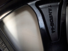 Load image into Gallery viewer, 2x Alufelge 17 Zoll 7.0&quot; 5x114.3 44ET Glanz 403009897R Mg Rim Wheel