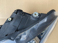 Laden Sie das Bild in den Galerie-Viewer, Frontscheinwerfer Seat Ibiza I V 6F1941005B Ein Stück (Rechts oder Links)