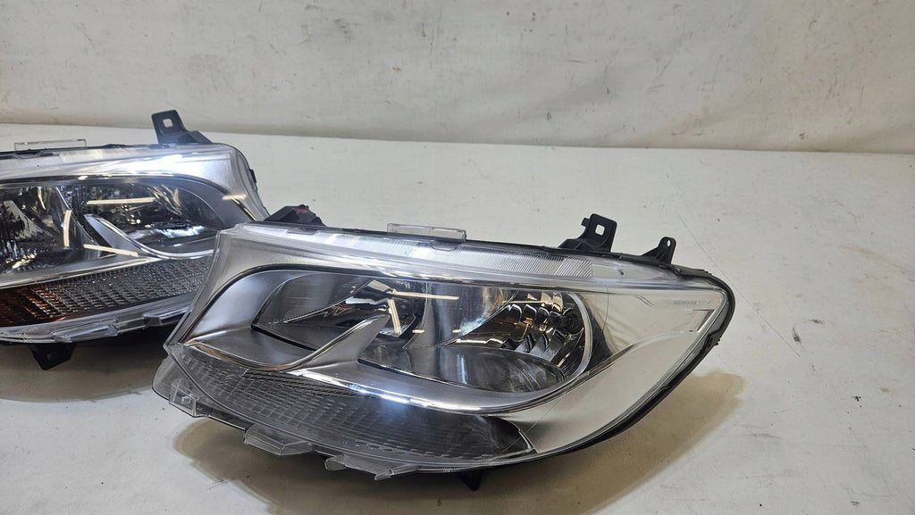 Frontscheinwerfer Mercedes-Benz Sprinter A9109060000 Links Headlight