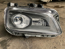 Laden Sie das Bild in den Galerie-Viewer, Frontscheinwerfer Hyundai Kona J9921-21120 Rechts Scheinwerfer Headlight