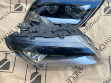 Load image into Gallery viewer, Frontscheinwerfer VW Amarok 2H3941032 90113169 Xenon Rechts Headlight SCH3467804080wi