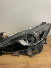 Laden Sie das Bild in den Galerie-Viewer, Frontscheinwerfer Mazda III BHRZ-51040 Xenon Links Scheinwerfer Headlight