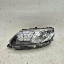 Laden Sie das Bild in den Galerie-Viewer, Frontscheinwerfer Skoda Rapid 5JB941015 Links Scheinwerfer Headlight SCH2219598401xo