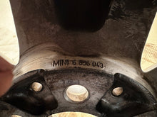 Laden Sie das Bild in den Galerie-Viewer, 1x Alufelge 16 Zoll 7.0&quot; 5x112 52ET 6856043 Mini Clubman F54 Rim Wheel