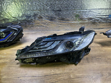 Laden Sie das Bild in den Galerie-Viewer, Frontscheinwerfer Toyota Camry 33-233 Links Scheinwerfer Headlight SCH7641015307mz