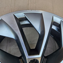 Laden Sie das Bild in den Galerie-Viewer, 1x Alufelge 17 Zoll 7.0" 5x112 45ET Schwarz 57A601025AB Skoda Karoq Rim Wheel FEL4839864764kz