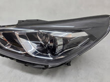 Laden Sie das Bild in den Galerie-Viewer, Frontscheinwerfer Hyundai I30 III G4921-64010 Ein Stück (Rechts oder Links)