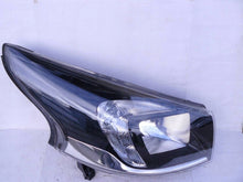 Laden Sie das Bild in den Galerie-Viewer, Frontscheinwerfer Opel Vivaro B Trafic III 260100647R Rechts Headlight