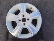Load image into Gallery viewer, 1x Alufelge 15 Zoll 4.5" 4x100 35ET Glanz Weiß PW457-0H005 Toyota Aygo Rim Wheel FEL1333090478or