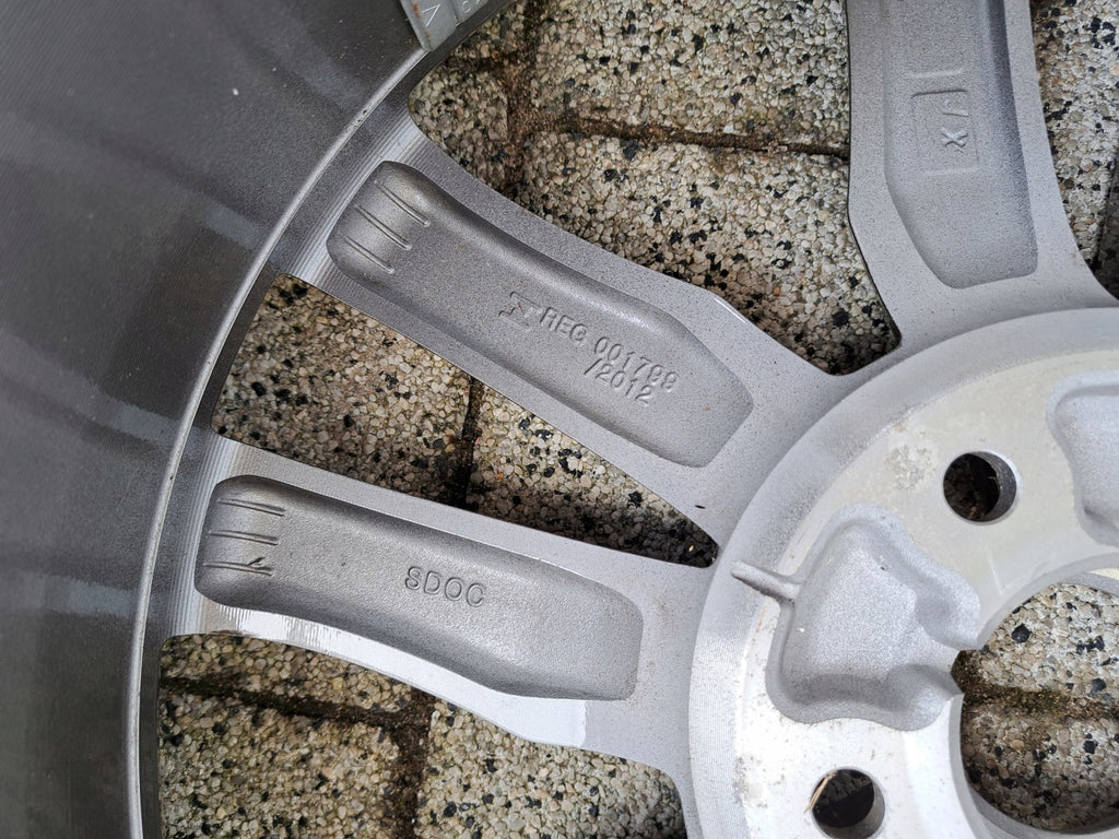 2x Alufelge 18 Zoll 7.5" 5x114.3 49 5ET 52910-2W280 Hyundai Santa III Fe FEL4694261898sw