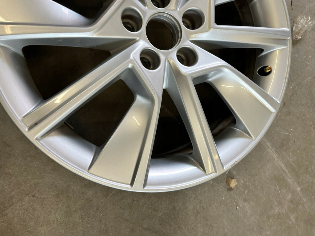 1x Alufelge 17 Zoll 6.5" 5x100 40ET Glanz Silber 658601025D Skoda Scala Kamiq FEL2922954077sc