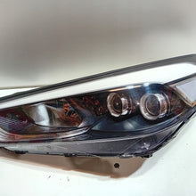 Laden Sie das Bild in den Galerie-Viewer, Frontscheinwerfer Hyundai Tucson 92101D7201 D30LD792122010 Links Headlight