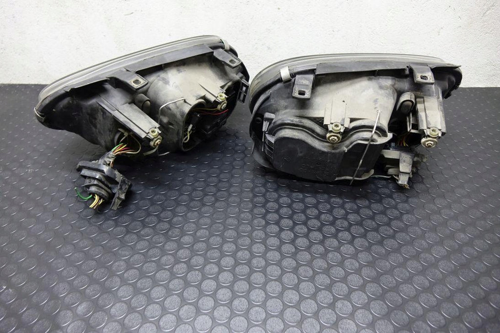 Frontscheinwerfer VW Golf IV 32424323 Ein Satz Scheinwerfer Headlight SCH1021856777sg
