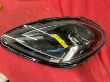 Laden Sie das Bild in den Galerie-Viewer, Frontscheinwerfer Porsche Macan 95b 95B941015J LED Links Scheinwerfer Headlight SCH6969843391ar