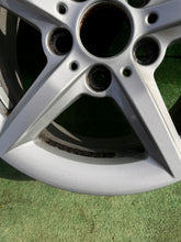Load image into Gallery viewer, 1x Alufelge 16 Zoll 7.0" 5x120 40ET Glanz Silber 6866302 BMW 1 F21 E87 F20 FEL7694676185an