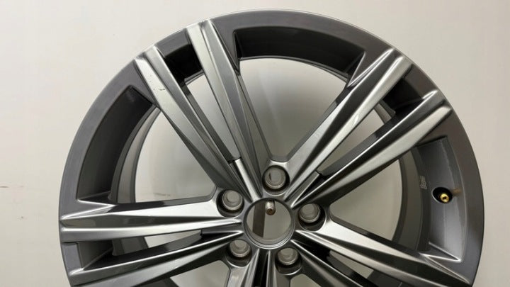 1x Alufelge 17 Zoll 6.5" 5x100 39ET Glanz Grau 2GM601025G VW Rim Wheel FEL6072366782ez