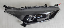 Load image into Gallery viewer, Frontscheinwerfer Toyota Yaris LED Rechts Scheinwerfer Headlight SCH2530610955fc