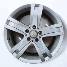 Laden Sie das Bild in den Galerie-Viewer, 1x Alufelge 17 Zoll 7.5&quot; 5x112 47,5ET A2044015502 Mercedes-Benz X204 Rim Wheel