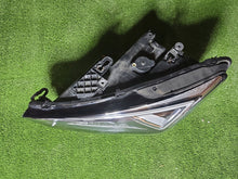 Load image into Gallery viewer, Frontscheinwerfer Seat Leon 5FB941007F LED Ein Stück (Rechts oder Links)