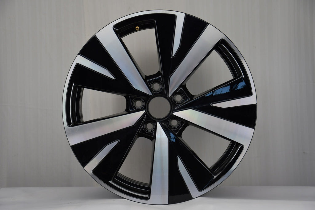 1x Alufelge 18 Zoll 7.5" 5x112 51ET Glanz 5H0601025AQ VW Golf Viii Rim Wheel FEL7564654741bh