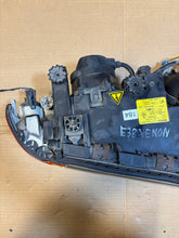 Laden Sie das Bild in den Galerie-Viewer, Frontscheinwerfer BMW E38 8386954 Xenon Rechts Scheinwerfer Headlight SCH1890671353le