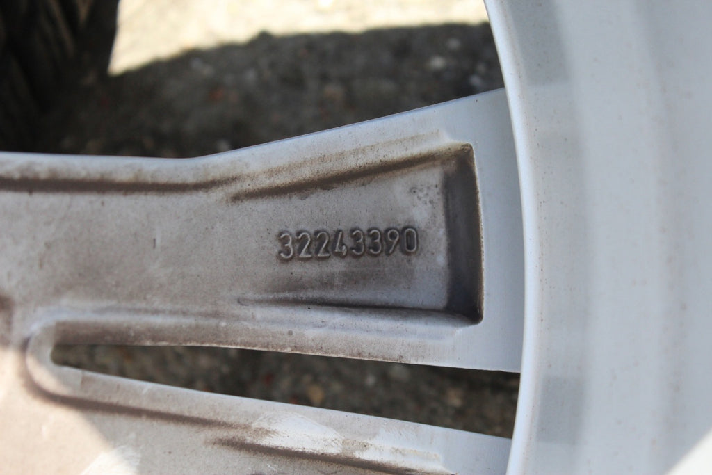 4x Alufelge 18 Zoll 8.0" 5x108 42ET Glanz Silber 32243390 Volvo V60 S60 FEL3500393619is