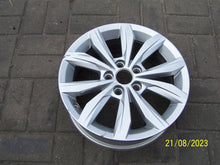 Laden Sie das Bild in den Galerie-Viewer, 1x Alufelge 15 Zoll 5.5&quot; 5x112 40ET Silber 2GO601025 Vw Rim Wheel