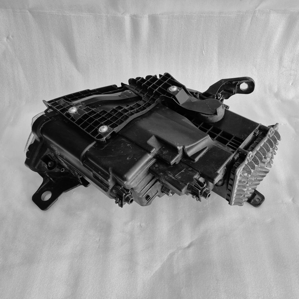 Frontscheinwerfer Maserati Ghibli M157 00670100988 Links Scheinwerfer Headlight SCH7380781896zw
