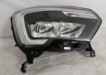 Laden Sie das Bild in den Galerie-Viewer, Frontscheinwerfer Renault Master III 260105567R Rechts Scheinwerfer Headlight SCH2766822411pc