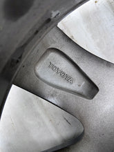 Laden Sie das Bild in den Galerie-Viewer, 1x Alufelge 17 Zoll 7.0&quot; 5x114.3 39ET Toyota Mirai Rim Wheel