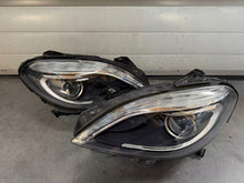 Laden Sie das Bild in den Galerie-Viewer, Frontscheinwerfer Mercedes-Benz A2468207161 Xenon Ein Stück (Rechts oder Links) SCH4178183441an