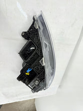 Laden Sie das Bild in den Galerie-Viewer, Frontscheinwerfer Mercedes-Benz V Class W447 A4479064600 Links Headlight