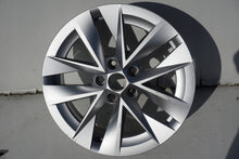 Load image into Gallery viewer, 1x Alufelge 17 Zoll 7.0&quot; 5x112 46ET Glanz Silber 5E3601025E Skoda Rim Wheel