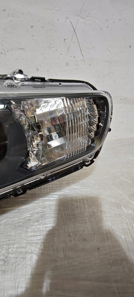 Frontscheinwerfer Mitsubishi Lancer VIII 8301C3-86 Xenon Rechts Headlight