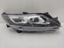 Laden Sie das Bild in den Galerie-Viewer, Frontscheinwerfer Mitsubishi Eclipse Cross LED Ein Stück (Rechts oder Links)