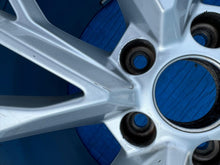 Load image into Gallery viewer, 1x Alufelge 18 Zoll 8.5" 5x112 29ET Glanz Silber 8W0601025FM Audi Rim Wheel FEL9943310307gk