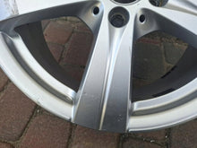 Laden Sie das Bild in den Galerie-Viewer, 1x Alufelge 17 Zoll 7.0" 5x112 44 5ET Glanz Silber A2064017200 Mercedes-Benz FEL6250340316xe