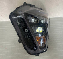 Laden Sie das Bild in den Galerie-Viewer, Frontscheinwerfer Hyundai Kona 92101-BE050 LED Links Scheinwerfer Headlight SCH2776013948bs