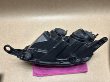 Laden Sie das Bild in den Galerie-Viewer, Frontscheinwerfer Skoda Rapid 5JB941018 Rechts Scheinwerfer Headlight SCH1396256983jq
