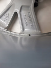 Laden Sie das Bild in den Galerie-Viewer, 2x Alufelge 17 Zoll 7.0&quot; 5x114.3 40ET Glanz 403004404R Renault Rim Wheel
