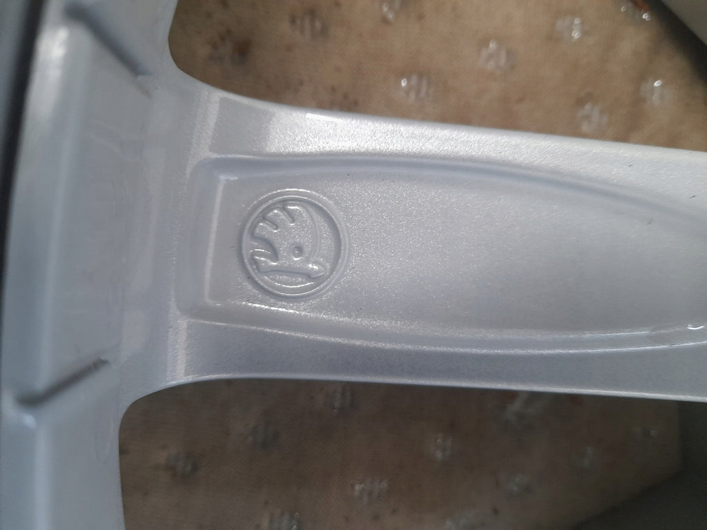 1x Alufelge 16 Zoll 6.0" 5x112 38ET Glanz Silber 657601025B Skoda Rim Wheel FEL2516640481am